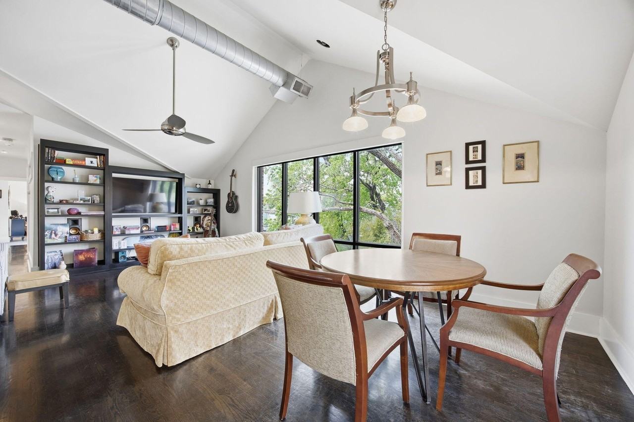 261 S Limestone #303 - Photo 5 of 50