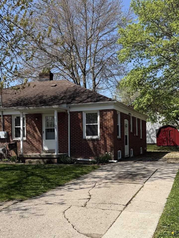 553 Northwestern Dr - Photo 2 of 9