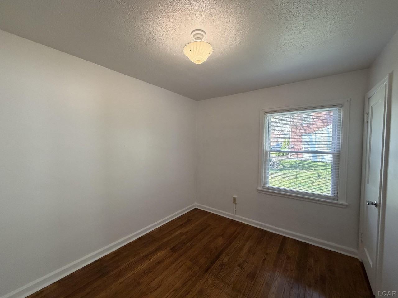 553 Northwestern Dr - Photo 4 of 9