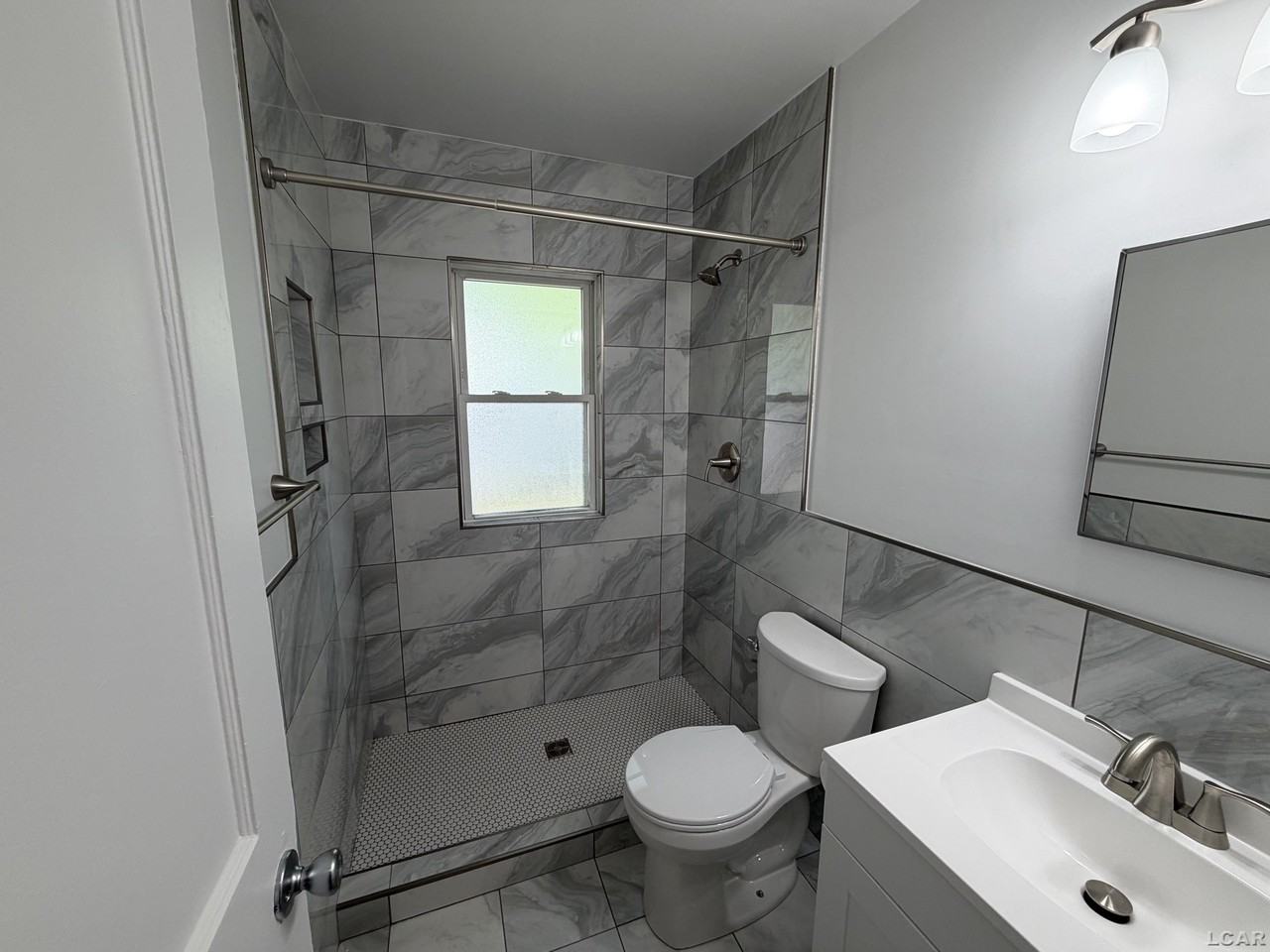 553 Northwestern Dr - Photo 5 of 9