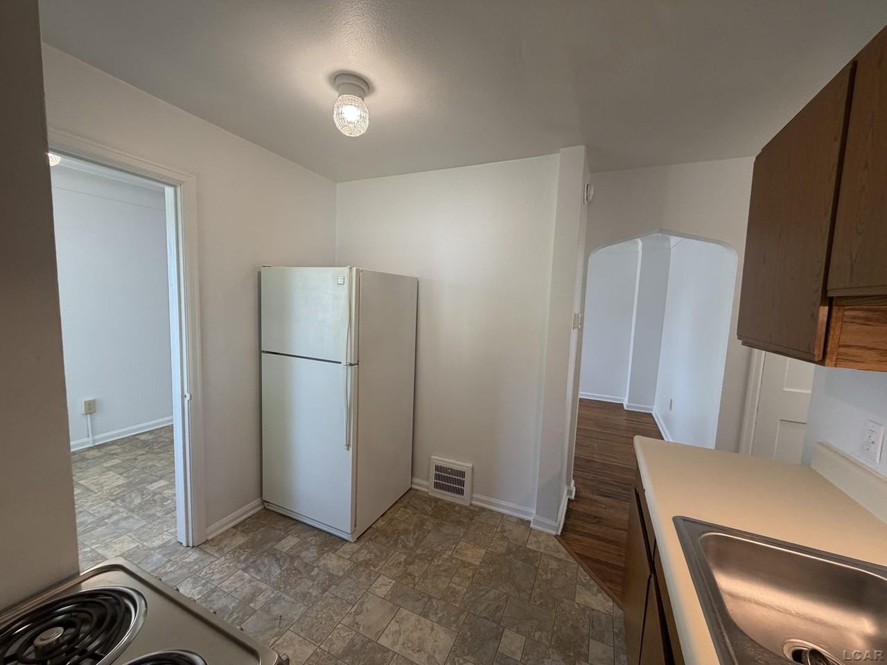 553 Northwestern Dr - Photo 6 of 9