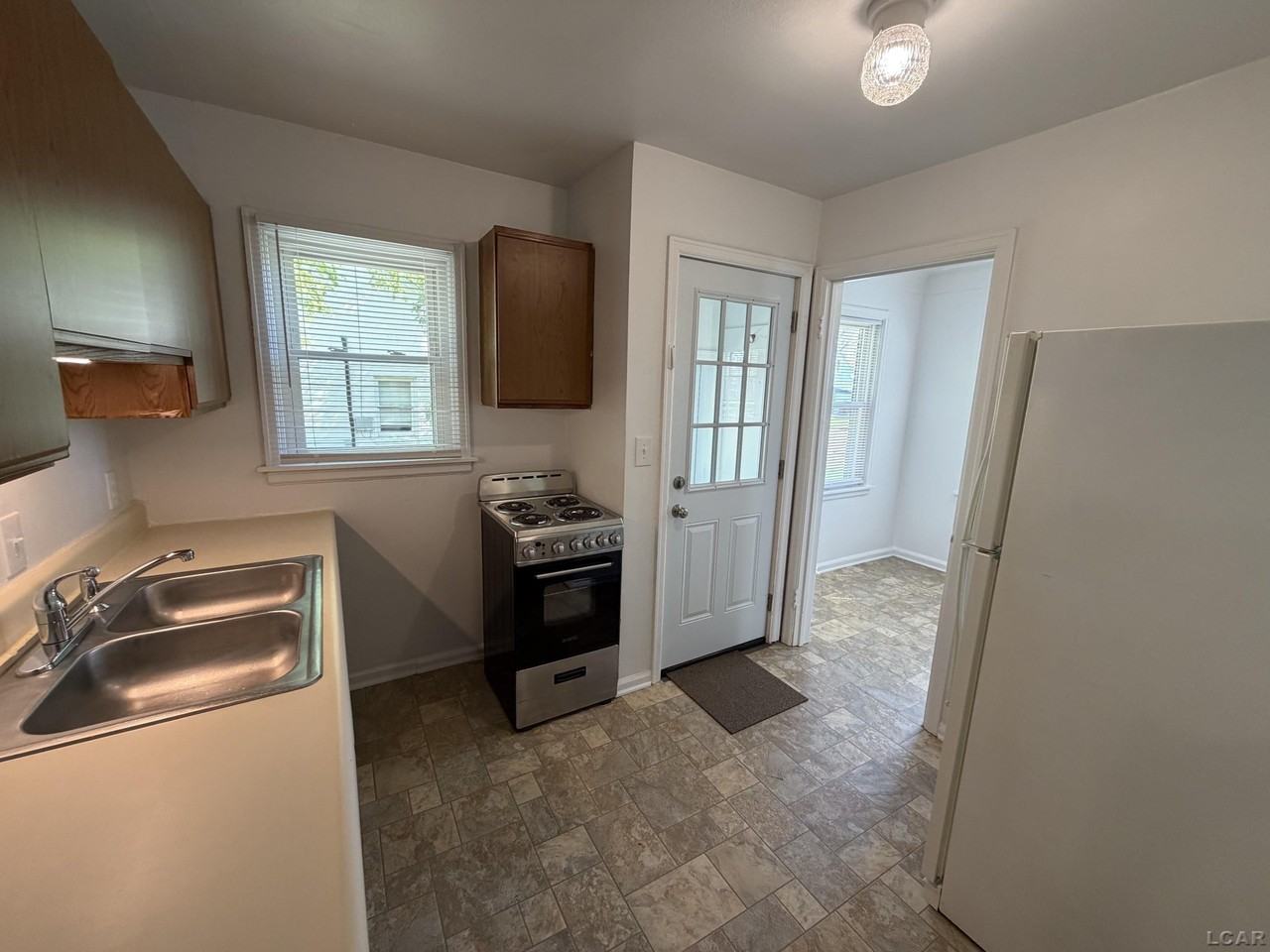 553 Northwestern Dr - Photo 7 of 9