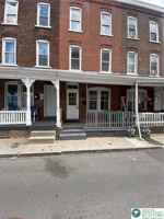 featured image of 948 W Maple St