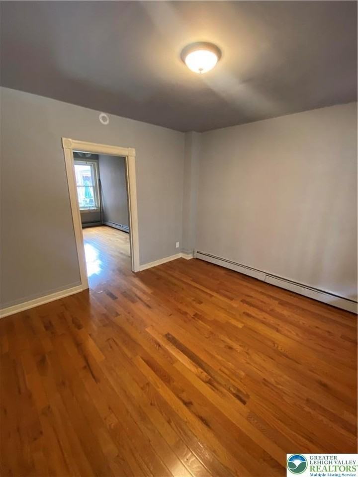 948 W Maple St - Photo 2 of 24