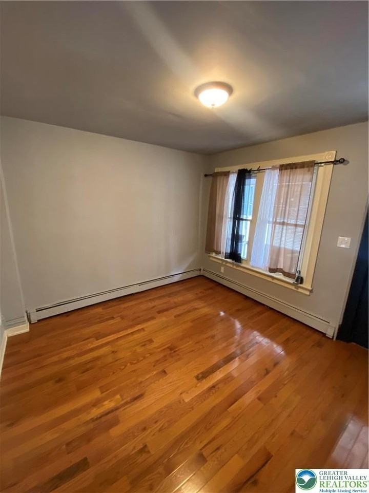 948 W Maple St - Photo 3 of 24