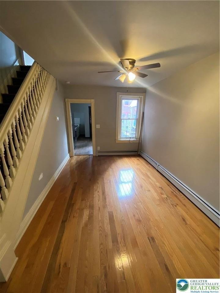 948 W Maple St - Photo 4 of 24