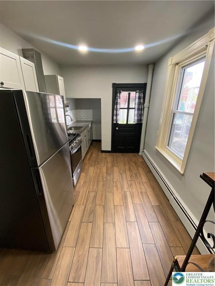 948 W Maple St - Photo 5 of 24