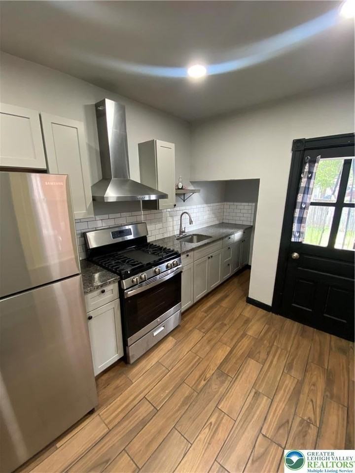 948 W Maple St - Photo 6 of 24