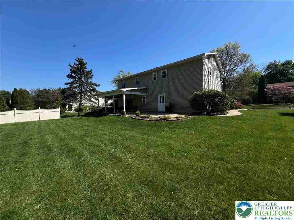 3071 Athena Dr - Photo 3 of 24