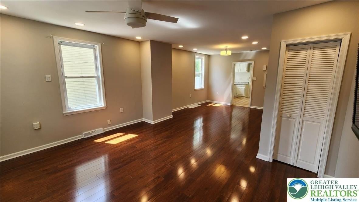 324 Walnut St - Photo 4 of 23