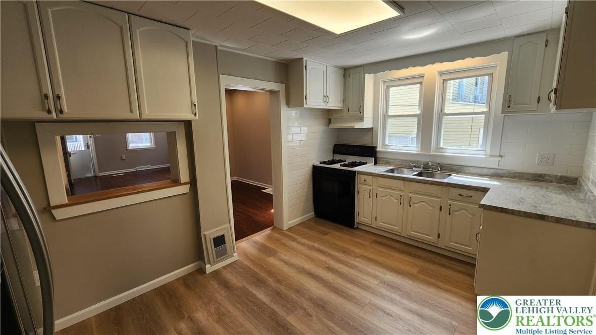 324 Walnut St - Photo 6 of 23