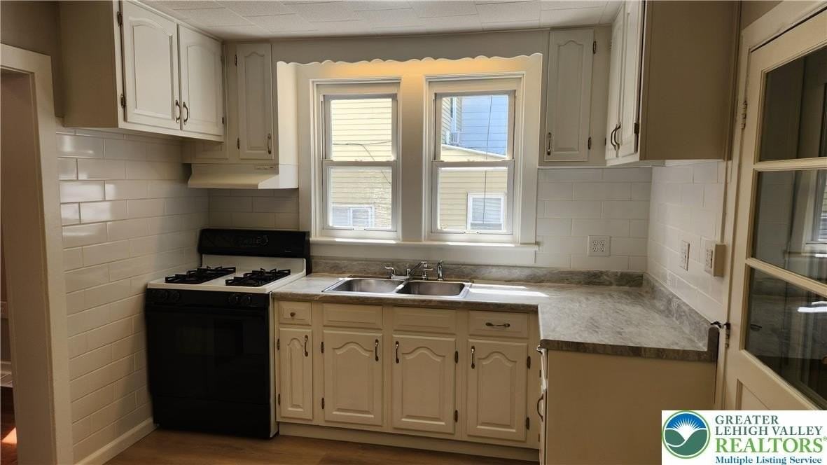 324 Walnut St - Photo 7 of 23