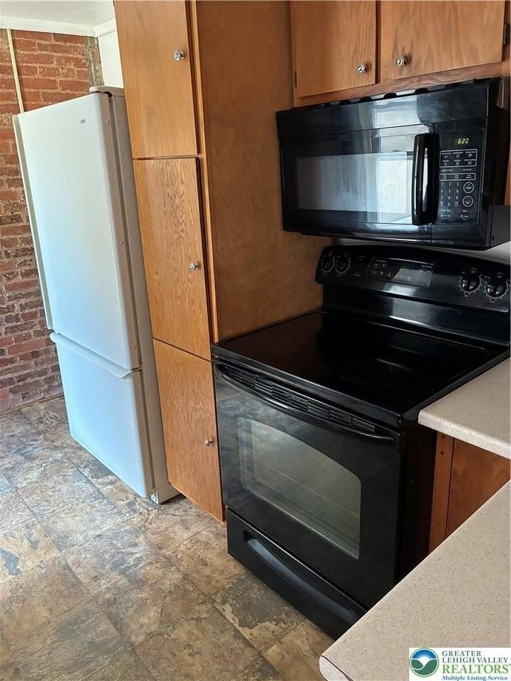 31 W Main St - Photo 7 of 14