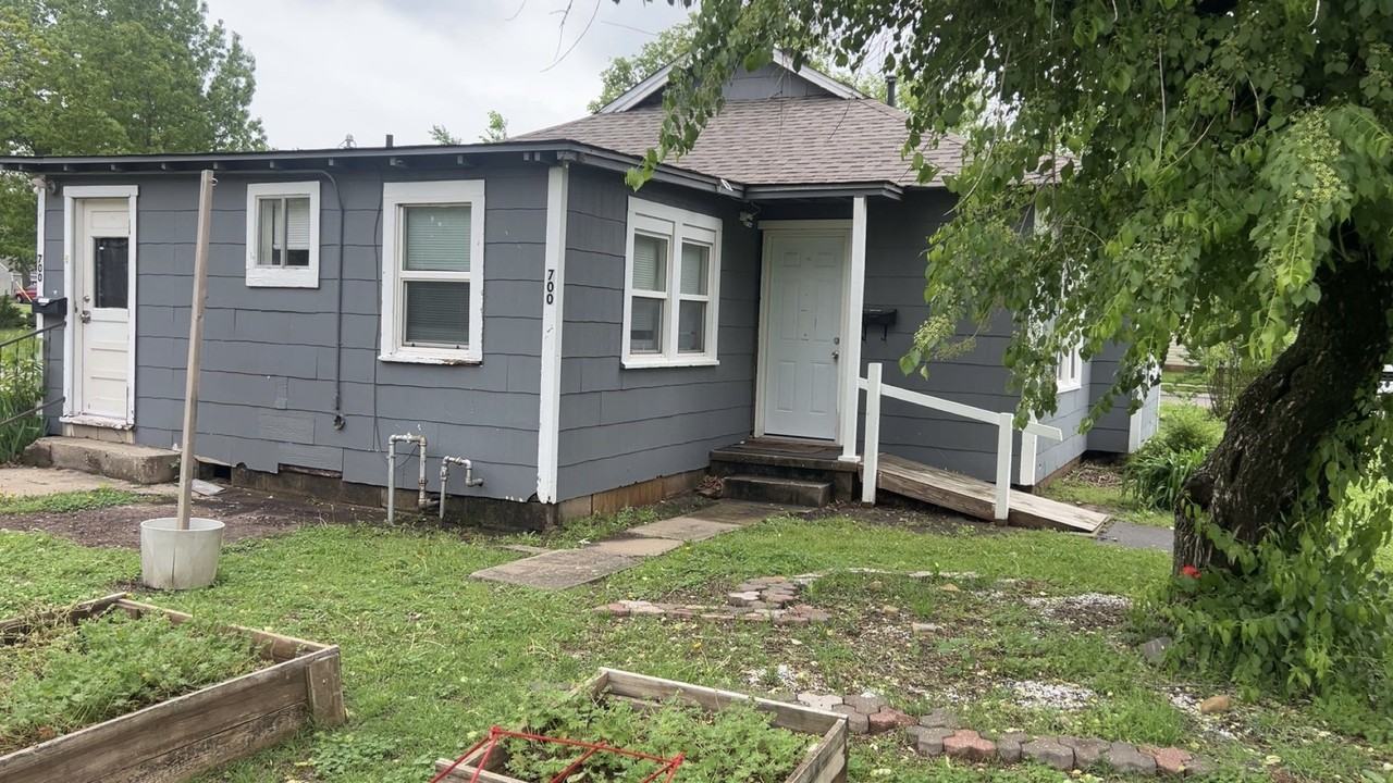 700 1/2 Dakota St #1-2 - Photo 6 of 25