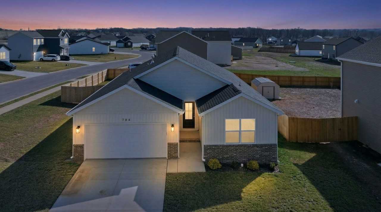 784 Hoffman Hills Blvd #1 - Photo 3 of 13