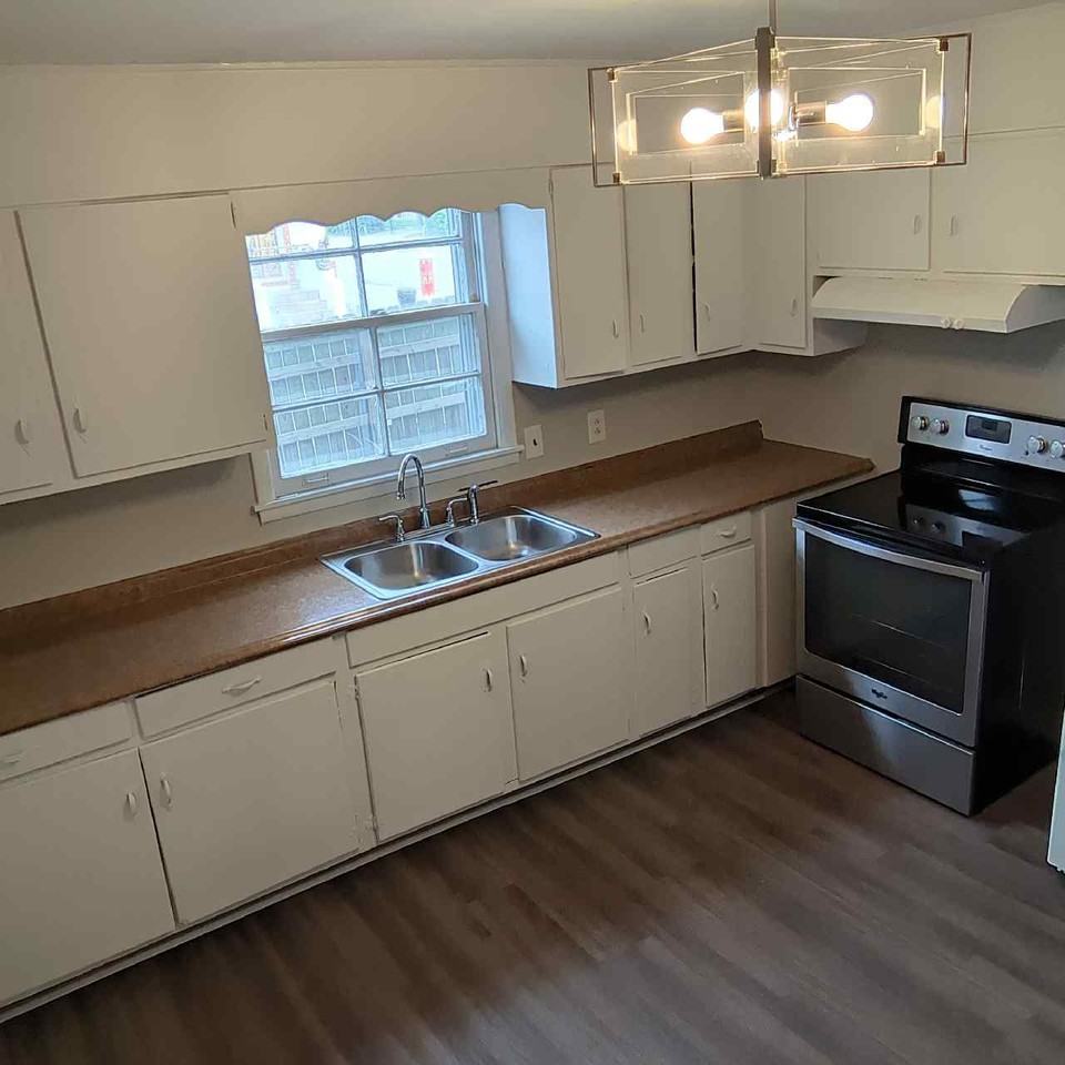 100 Glenmont Dr #B - Photo 3 of 6