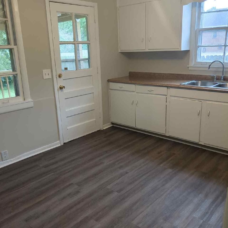 100 Glenmont Dr #B - Photo 4 of 6