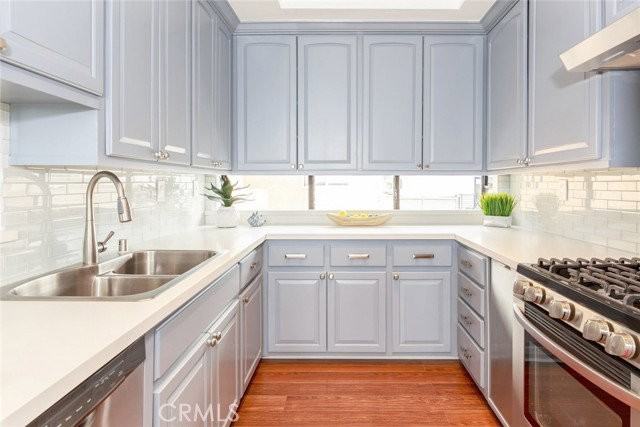 126 Neptune Ave - Photo 4 of 8