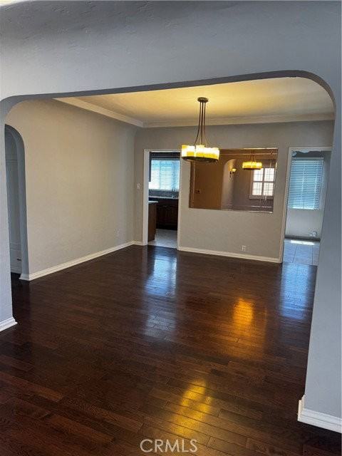 1642 S Bedford St - Photo 3 of 8