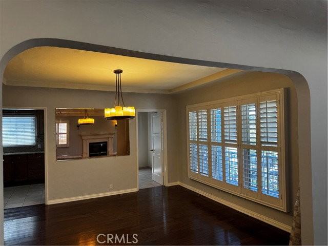 1642 S Bedford St - Photo 4 of 8