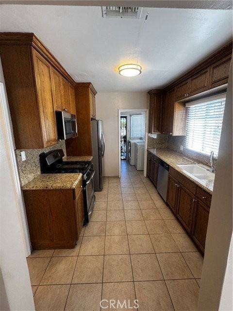 1642 S Bedford St - Photo 5 of 8