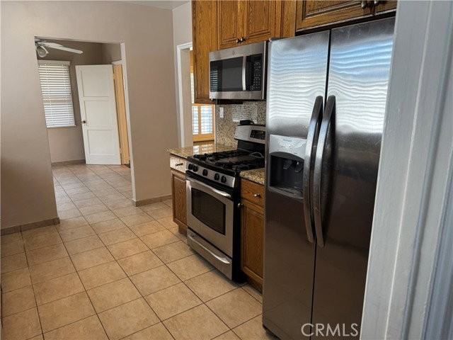 1642 S Bedford St - Photo 6 of 8