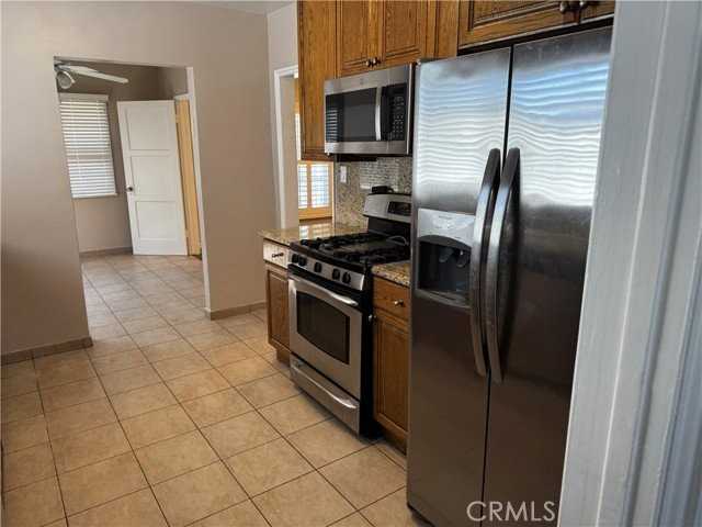 1642 S Bedford St - Photo 7 of 8