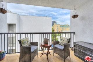 906 N Doheny Dr #512 - Photo 5 of 8