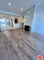 906 N Doheny Dr #512 - Photo 6 of 8