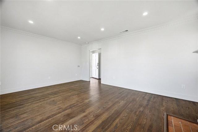 8802 S Wilton Pl - Photo 5 of 8