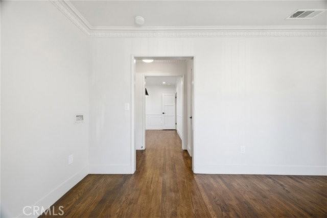 8802 S Wilton Pl - Photo 6 of 8