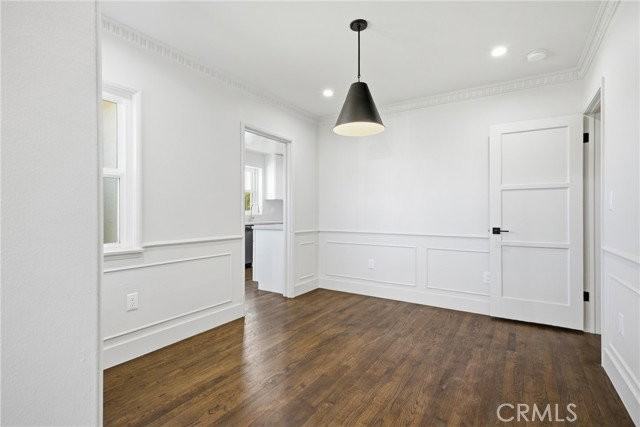 8802 S Wilton Pl - Photo 7 of 8