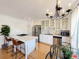 1028 12th St #3 - Photo 2 of 8