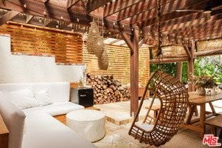 26237 Fairside Rd - Photo 2 of 8