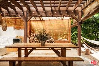 26237 Fairside Rd - Photo 3 of 8