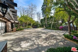 13037 San Vicente Blvd - Photo 2 of 8