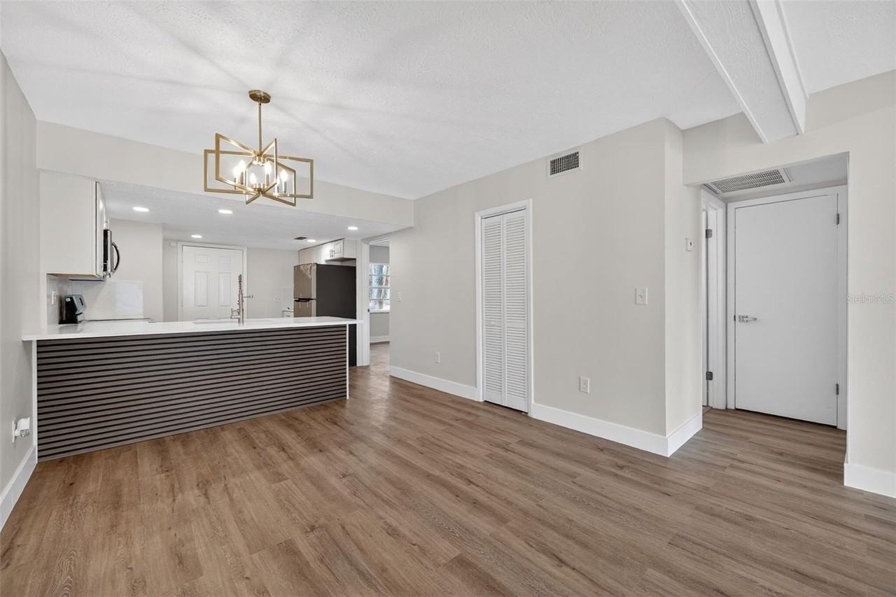 9824 Pocono St - Photo 3 of 20