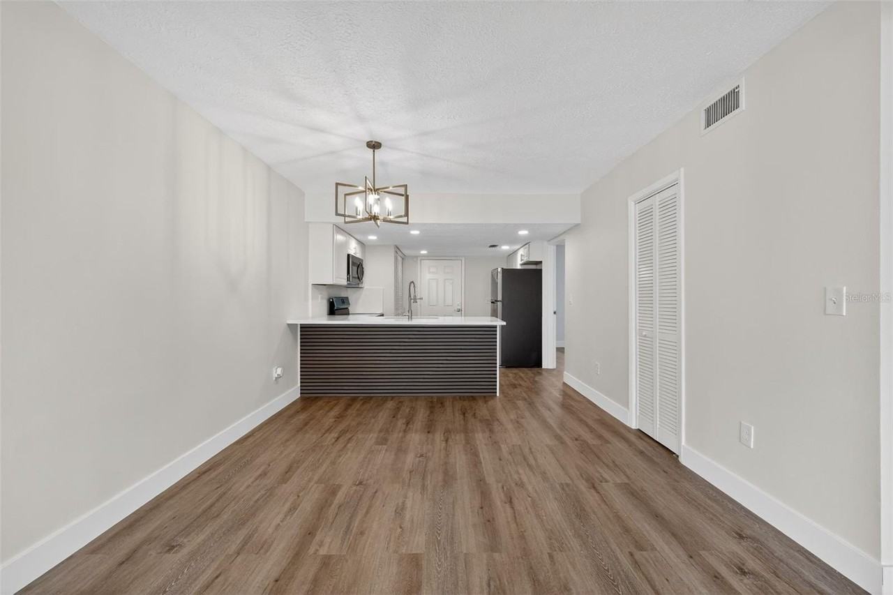 9824 Pocono St - Photo 4 of 20