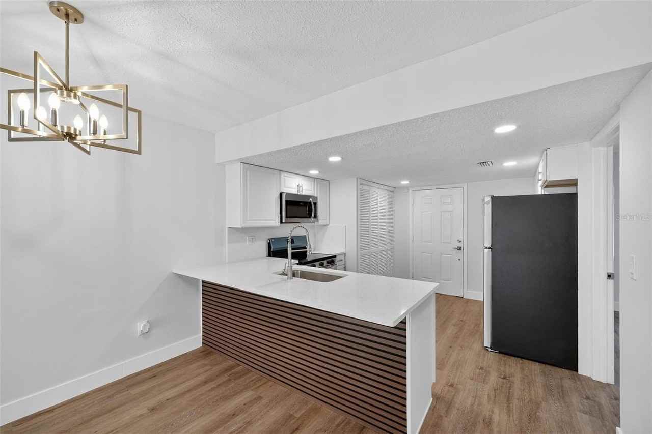 9824 Pocono St - Photo 5 of 20