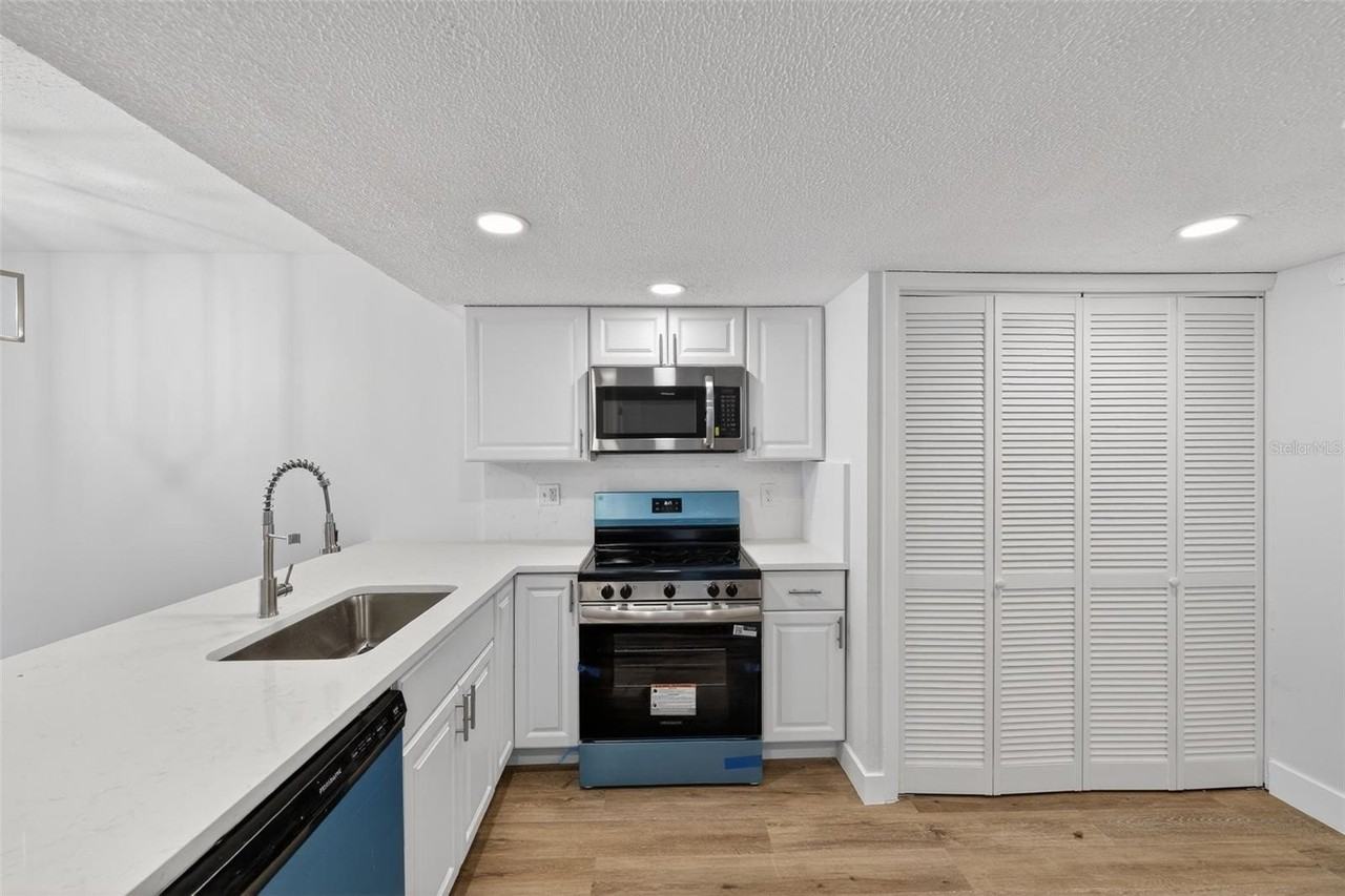 9824 Pocono St - Photo 6 of 20