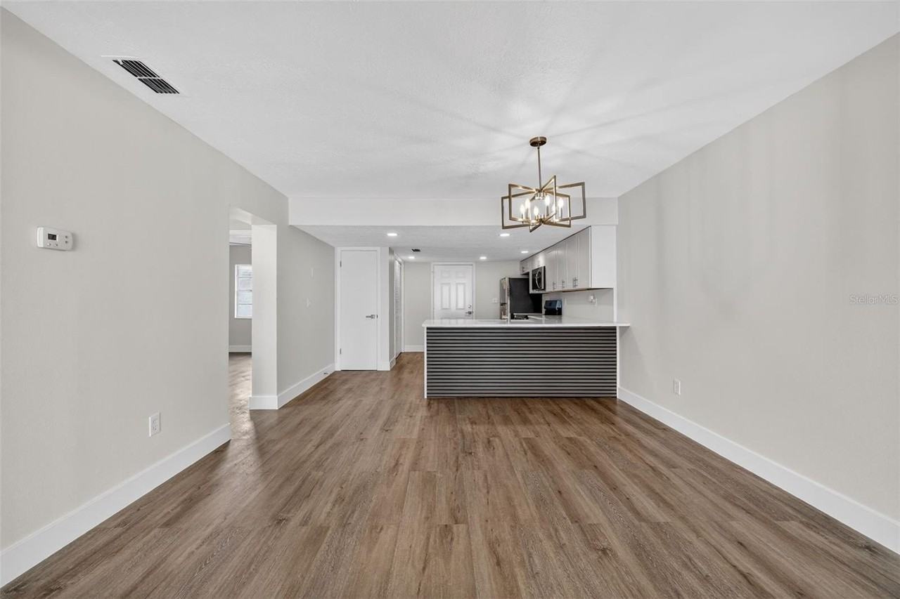 9826 Pocono St - Photo 3 of 15