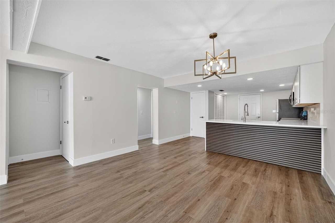 9826 Pocono St - Photo 4 of 15