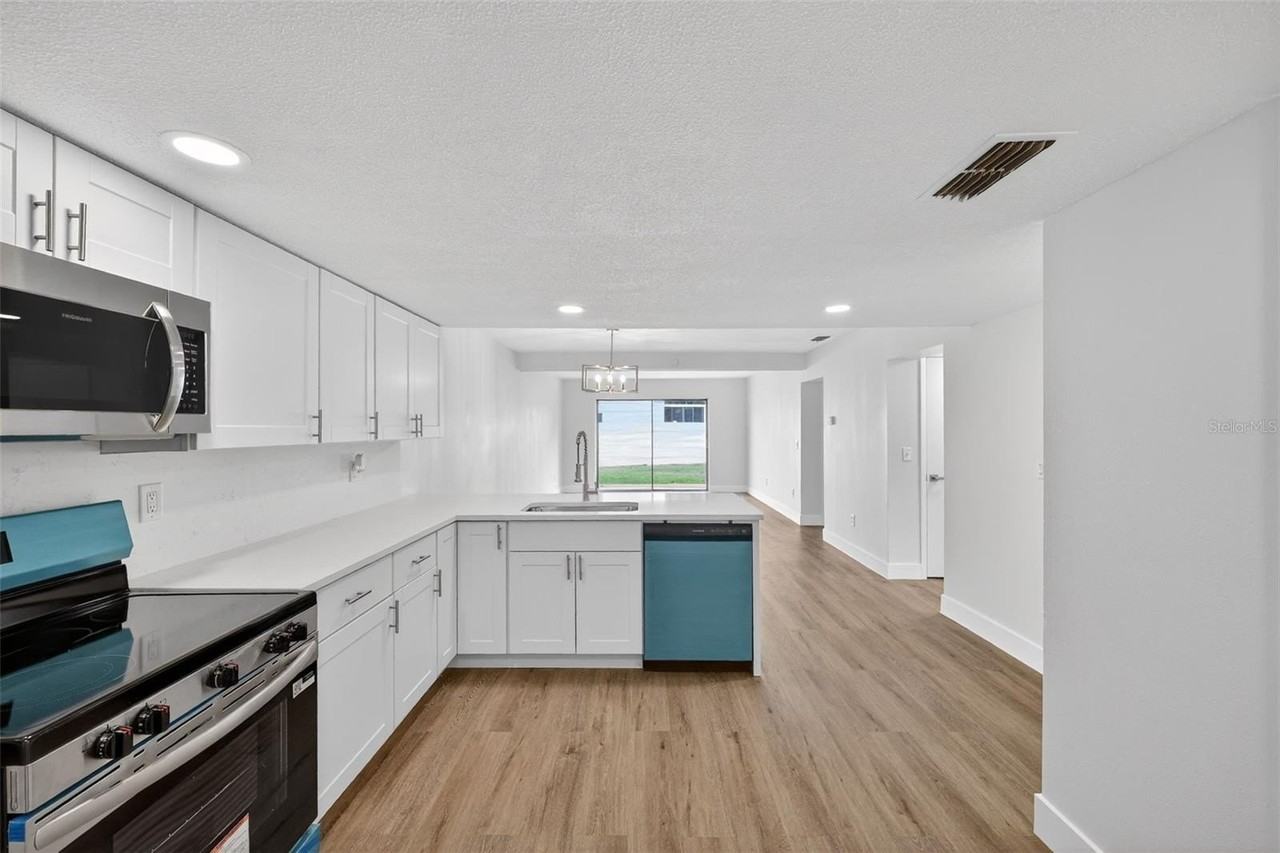 9826 Pocono St - Photo 6 of 15