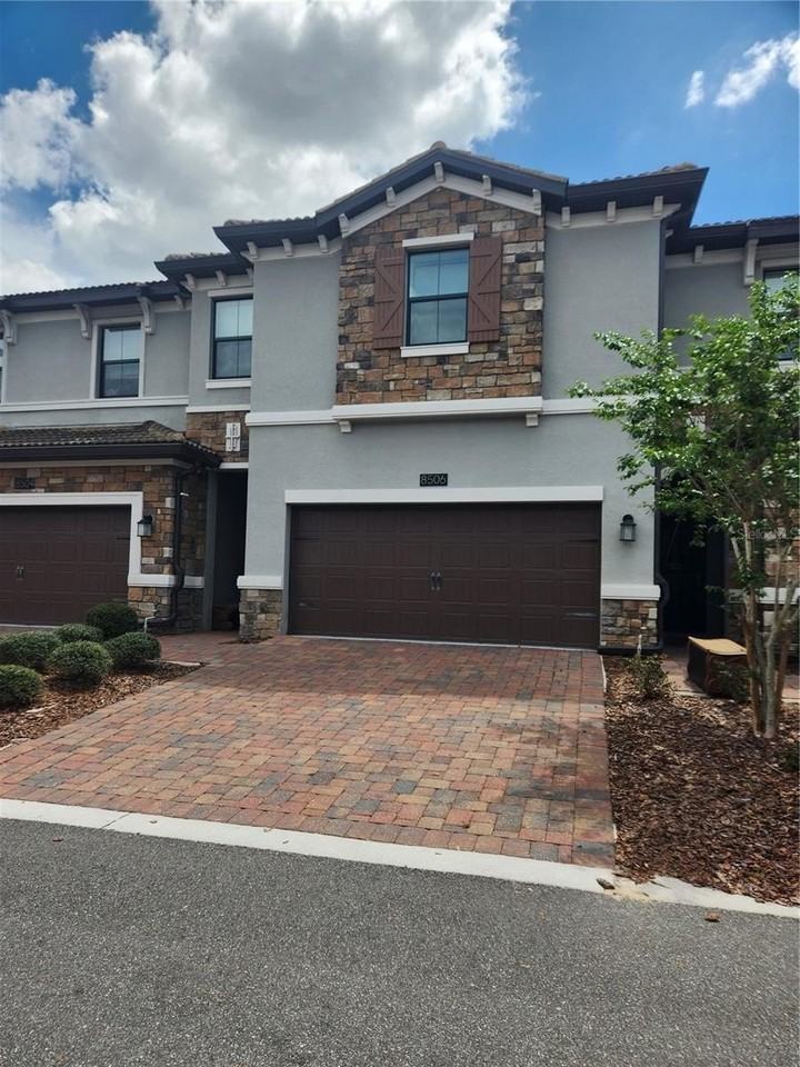 8506 Arcadia Ln