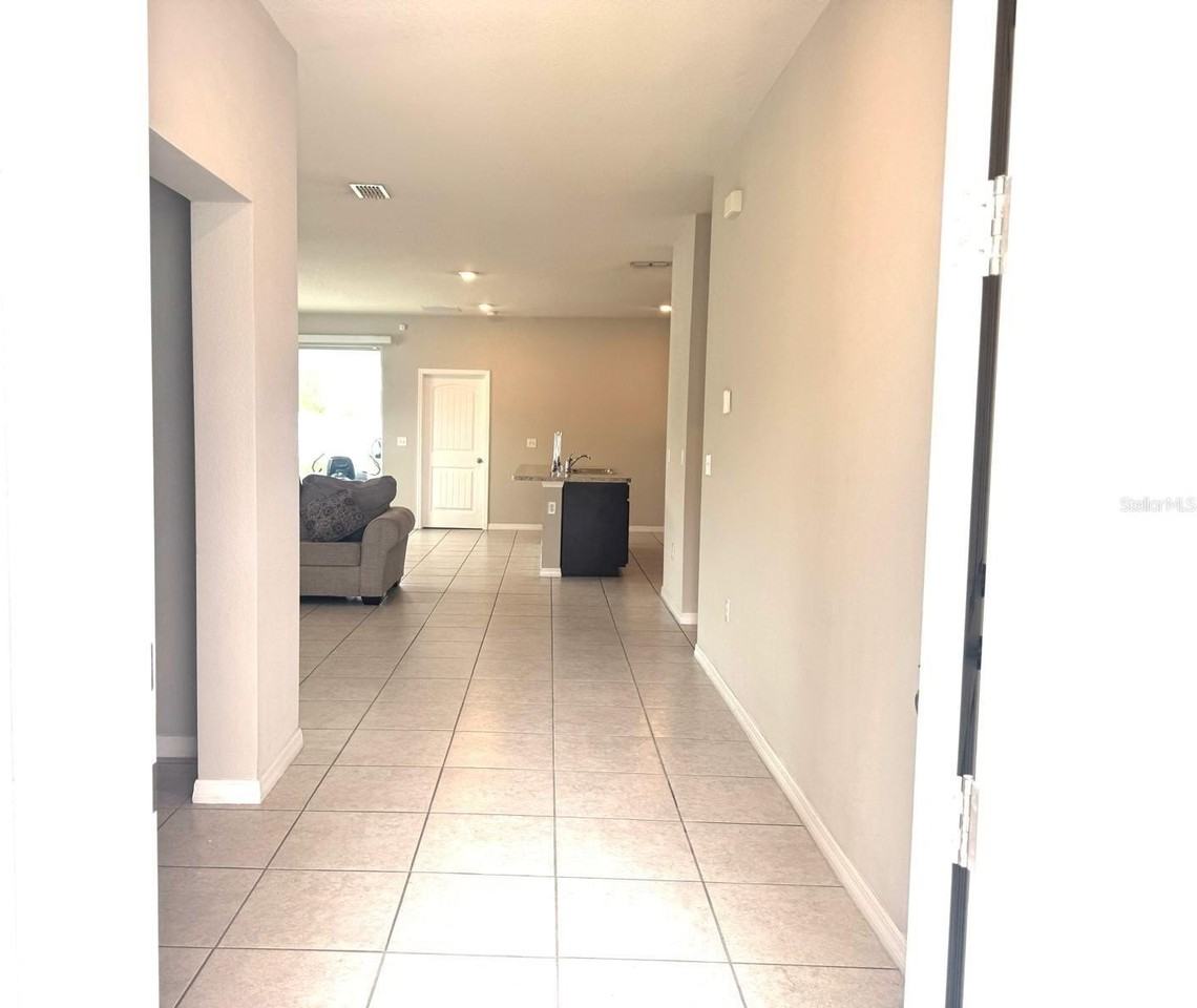 863 Hudson Valley Dr - Photo 4 of 22