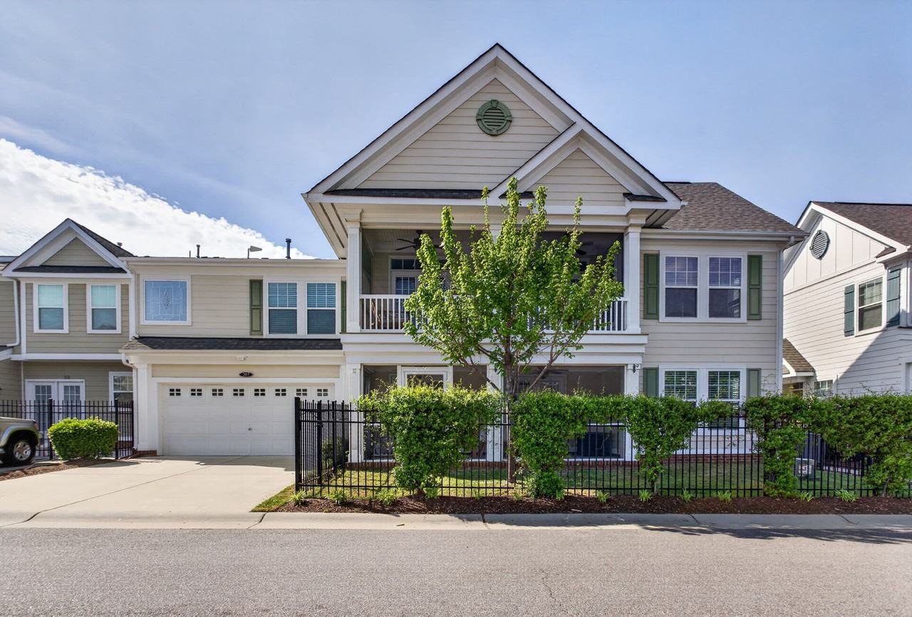 207 Hearthstone Reach #1 - Photo 2 of 47