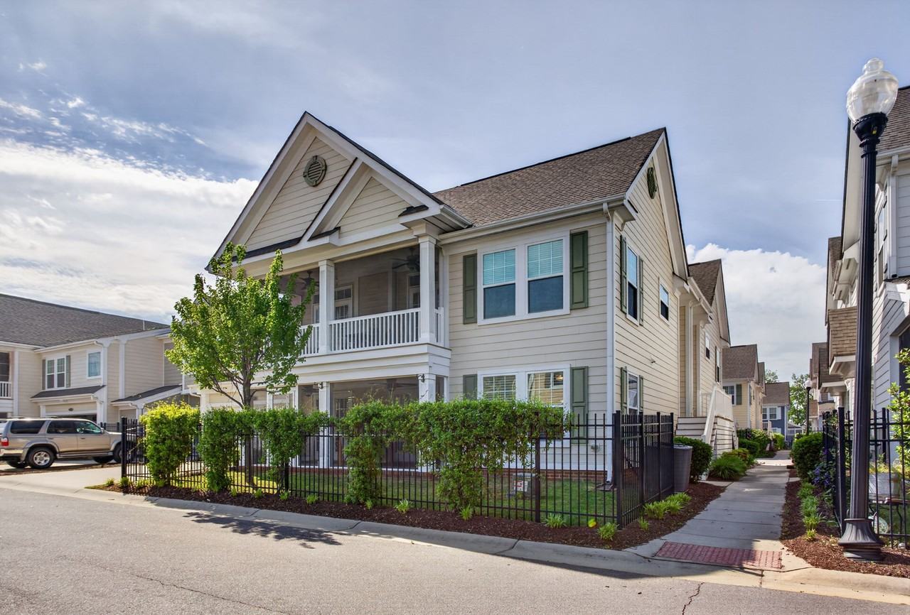 207 Hearthstone Reach #1 - Photo 3 of 47