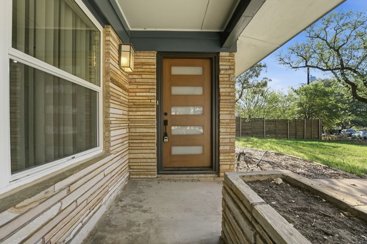 502 Sunrise Cir #1 - Photo 3 of 10