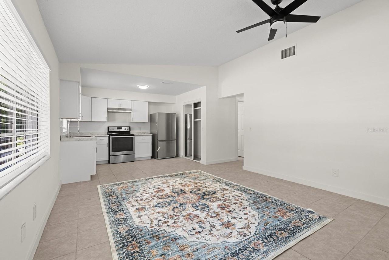 450 N Elmwood Pt - Photo 3 of 17