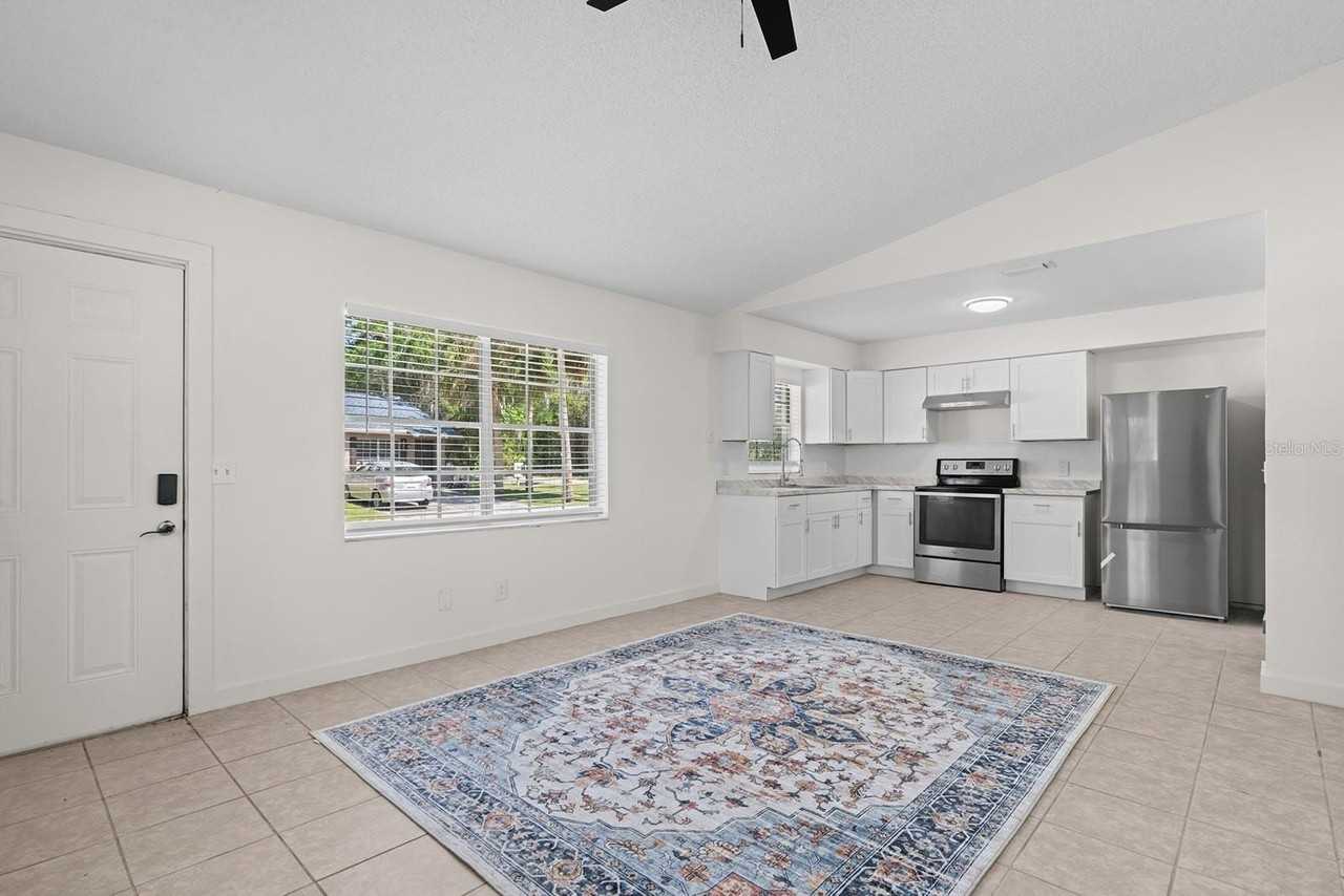 450 N Elmwood Pt - Photo 4 of 17